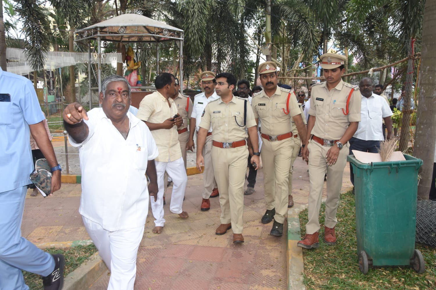  ​గౌరీ పరమేశ్వరుల ఉత్సవాలకు పటిష్ట బందోబస్తు: అనకాపల్లి జిల్లా ఎస్పీ శ్రీ తుహిన్ సిన్హా, ఐ.పి.ఎస్. 