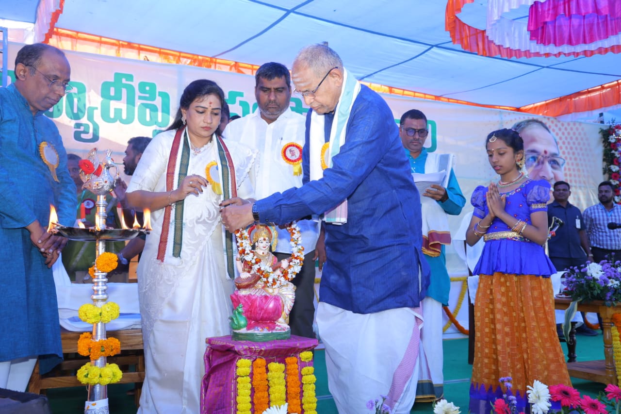 పాయకరావుపేటలో నియోజకవర్గంలో చాగంటి కోటేశ్వరరావు గారి ప్రవచనాలు