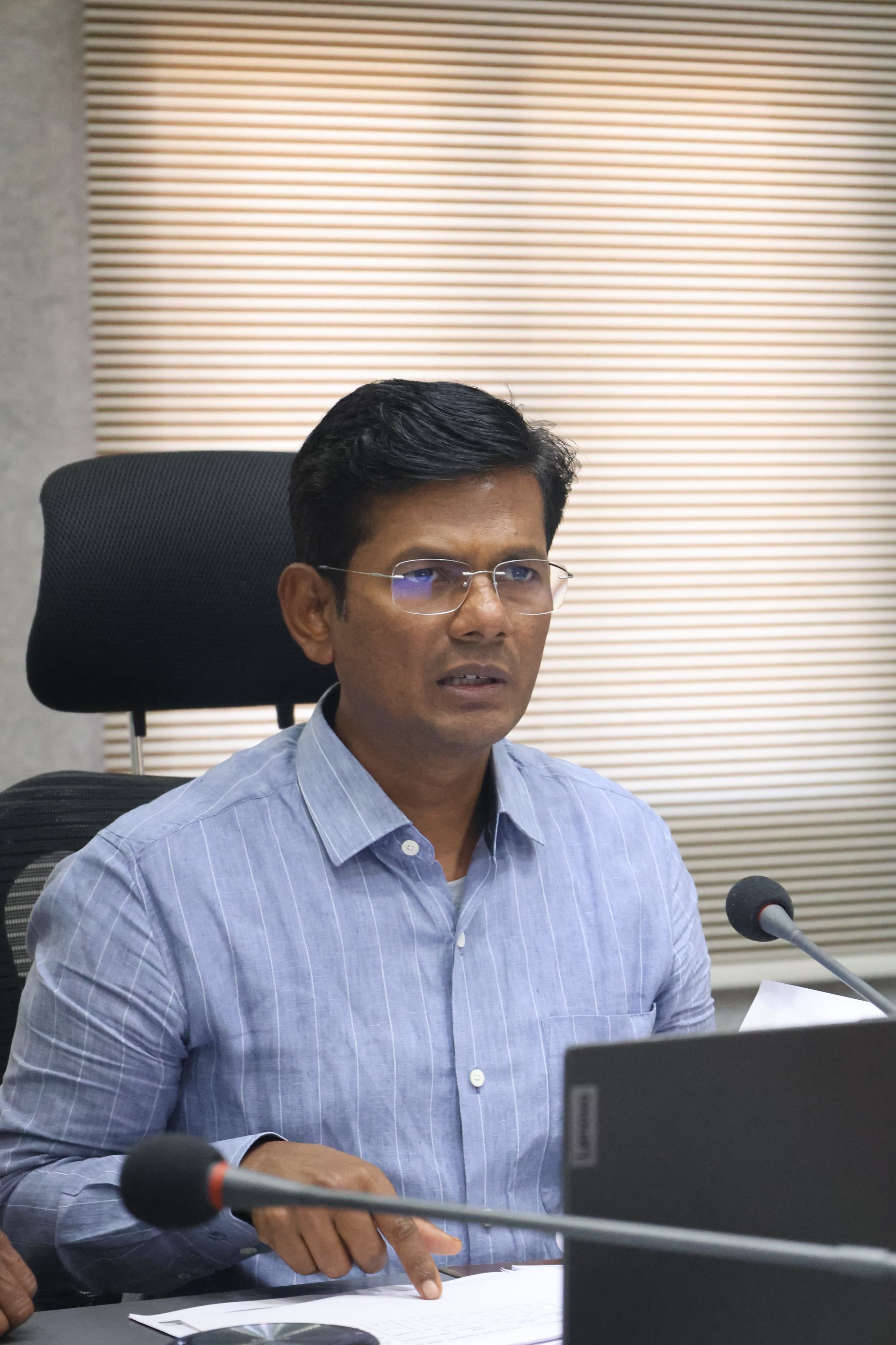 ప్రభుత్వ సేవలపై ప్రజా అసంతృప్తి - నిర్లక్ష్యం వహించే సిబ్బందిపై కఠిన చర్యలు : జిల్లా కలెక్టర్ ఎ ఎస్ దినేష్ కుమార్ 