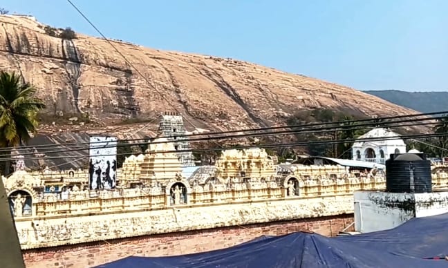 రామతీర్థం రామస్వామి దేవస్థానం మాడ వీధులకు మోక్షం