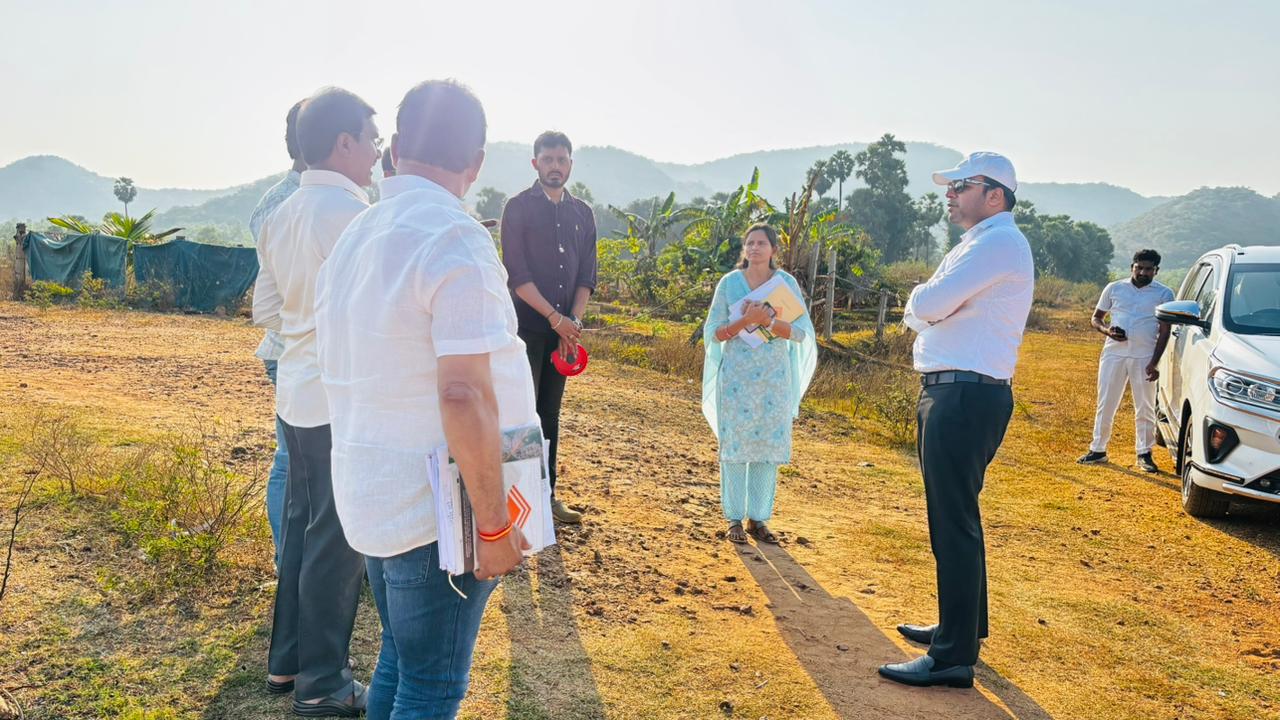 జీవీఎంసీ పరిధిలో అనధికార లేఔట్లను క్షుణ్ణంగా పరిశీలించండి. 