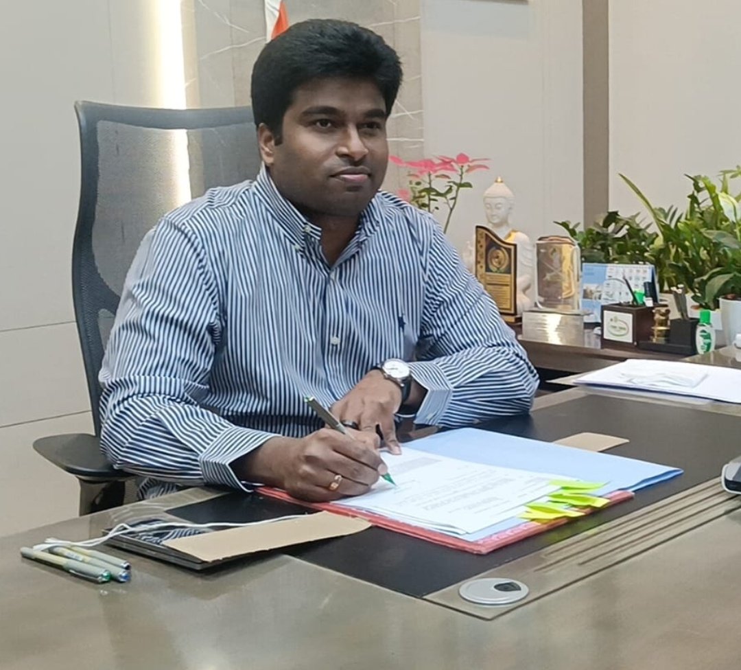 విశాఖ కొత్త కలెక్టర్ అభిషిక్త్ కిషోర్ బాధ్యతలు స్వీకరణ 