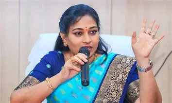 టీడీపీ కేంద్ర కార్యాలయంలో నిర్వహించిన గ్రీవెన్స్ కార్యక్రమంలో పాల్గొని ప్రజల సమస్యలు విన్న హోంమంత్రి వంగలపూడి అనిత