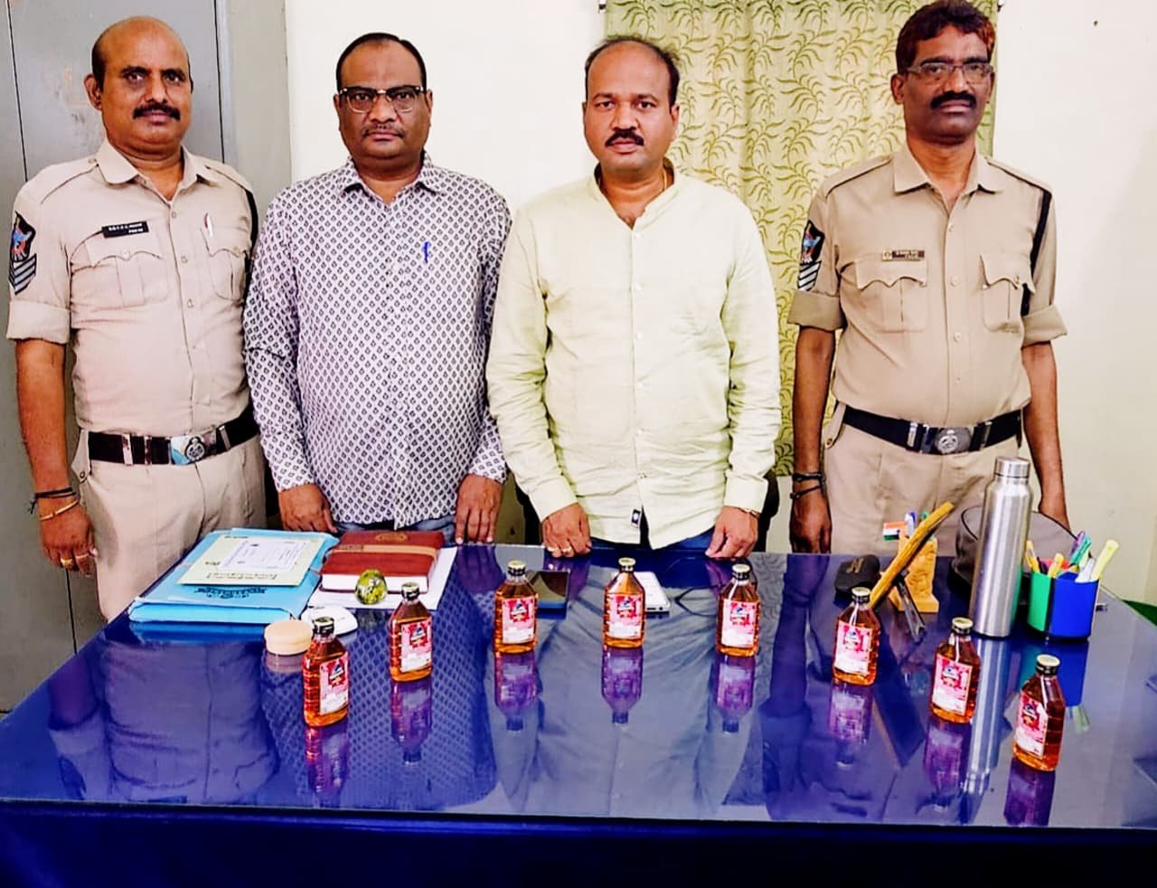బెల్ట్ షాపులపై ఎక్సైజ్ దాడుల్లో వ్యక్తి అరెస్ట్ మద్యం స్వాధీనం
